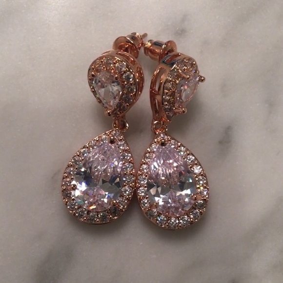 Rose gold drop pear cut earrings - Picture 2 of 4